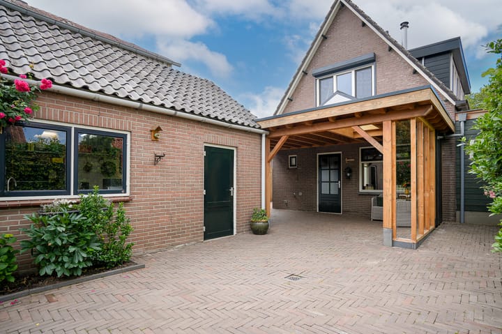 Vrijstaande woning te koop: Badweg 7, Geldermalsen
