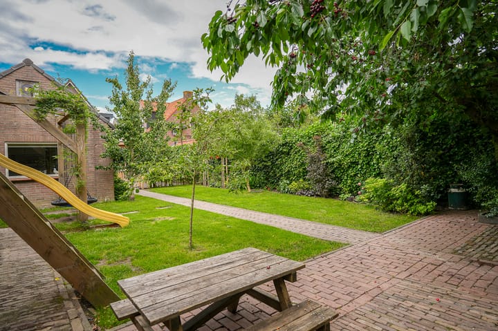 Vrijstaande woning te koop: Badweg 7, Geldermalsen
