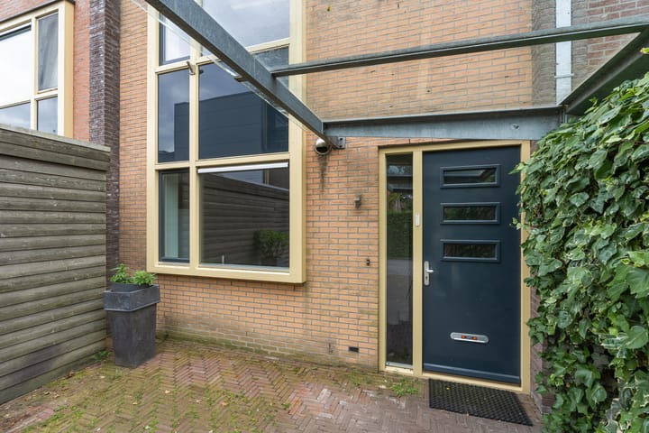 Tussenwoning te koop: Dominee Versteegtstraat 3, Loosdrecht