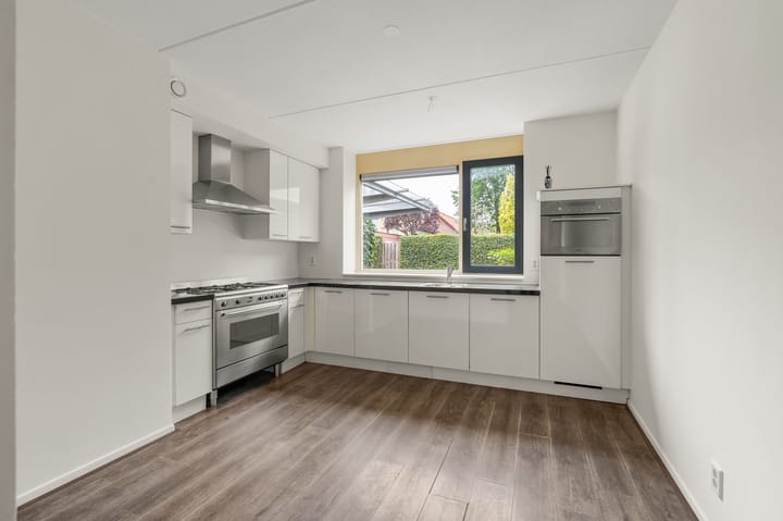 Tussenwoning te koop: Dominee Versteegtstraat 3, Loosdrecht
