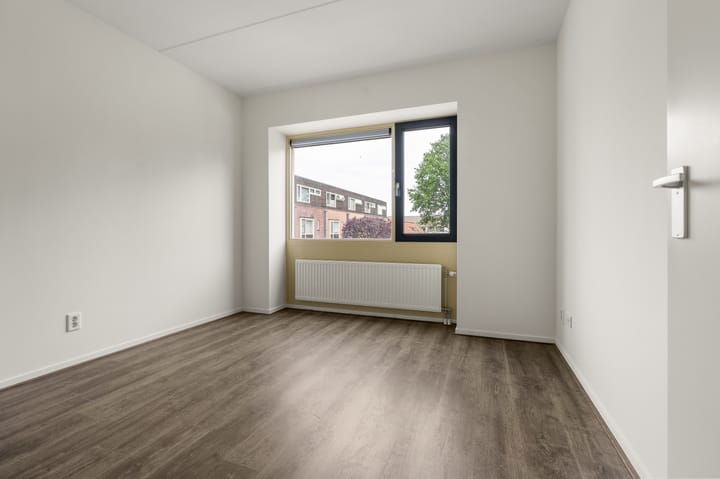 Tussenwoning te koop: Dominee Versteegtstraat 3, Loosdrecht