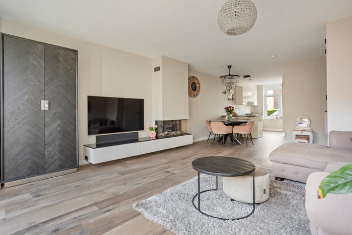 Tussenwoning te koop: Plaspoelstraat 51, Leidschendam