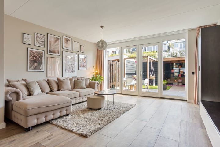 Tussenwoning te koop: Plaspoelstraat 51, Leidschendam