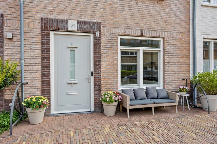 Tussenwoning te koop: Plaspoelstraat 51, Leidschendam