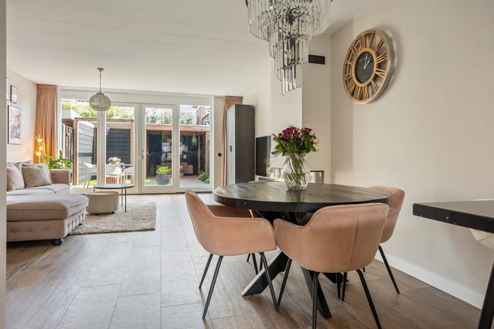 Tussenwoning te koop: Plaspoelstraat 51, Leidschendam