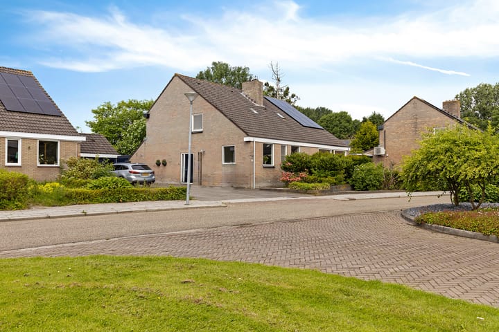 Twee-onder-één-kap te koop: Grote Belt 43, Delfzijl
