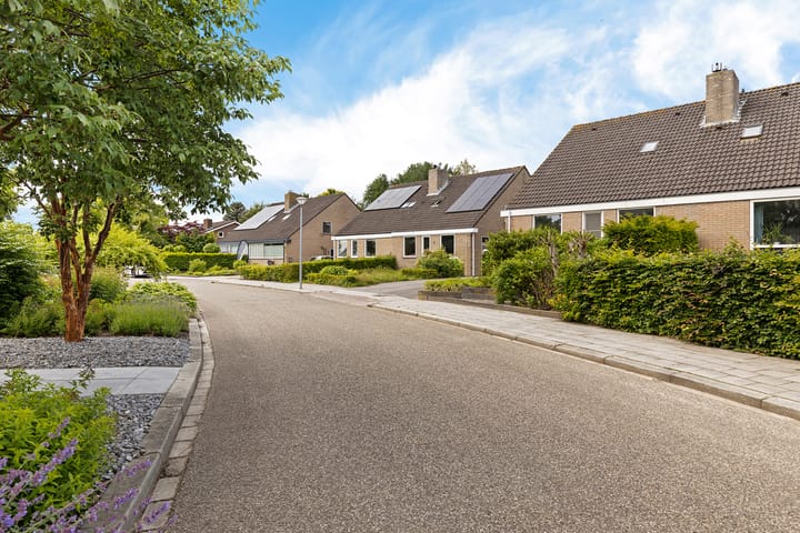 Twee-onder-één-kap te koop: Grote Belt 43, Delfzijl