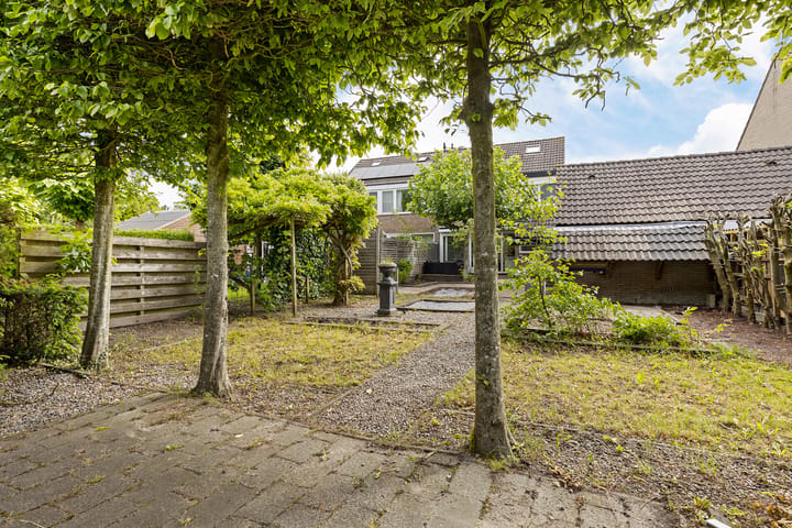 Twee-onder-één-kap te koop: Grote Belt 43, Delfzijl