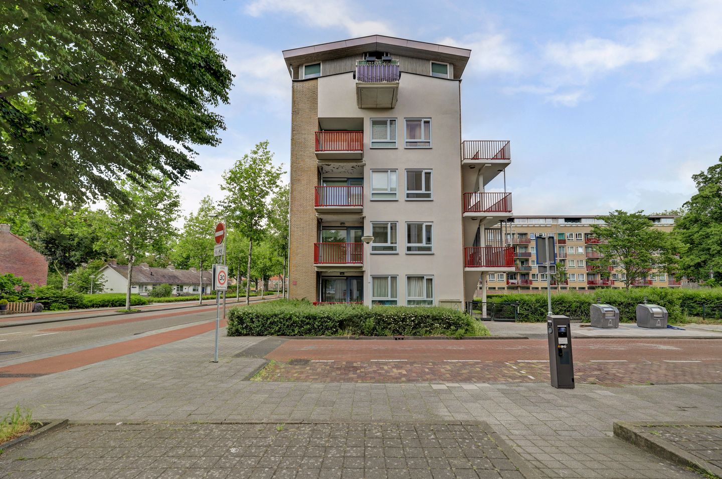Foto 25 van Aalbersestraat 156