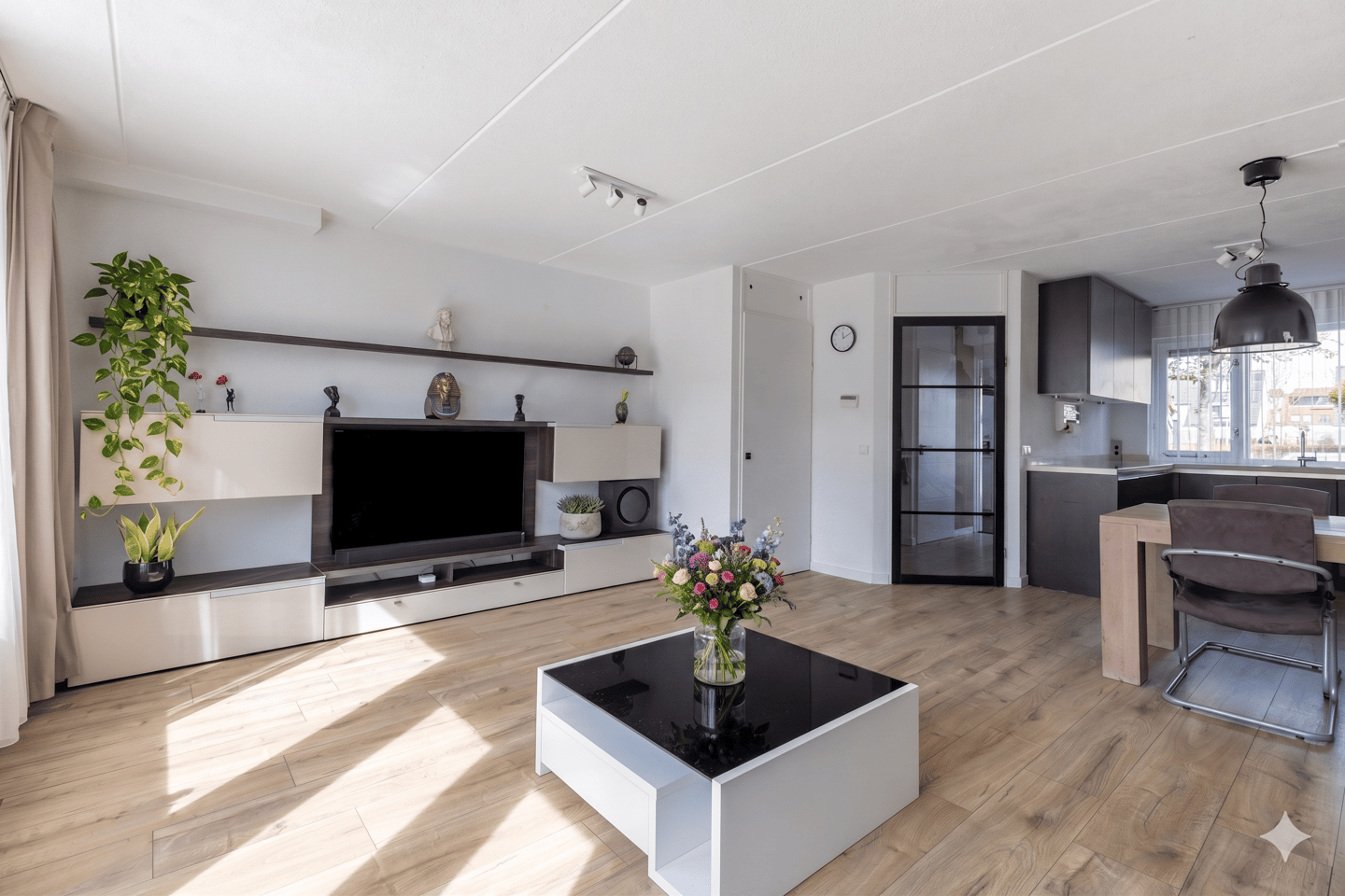 Foto 4 van Henriëtte Roland Holststraat 9