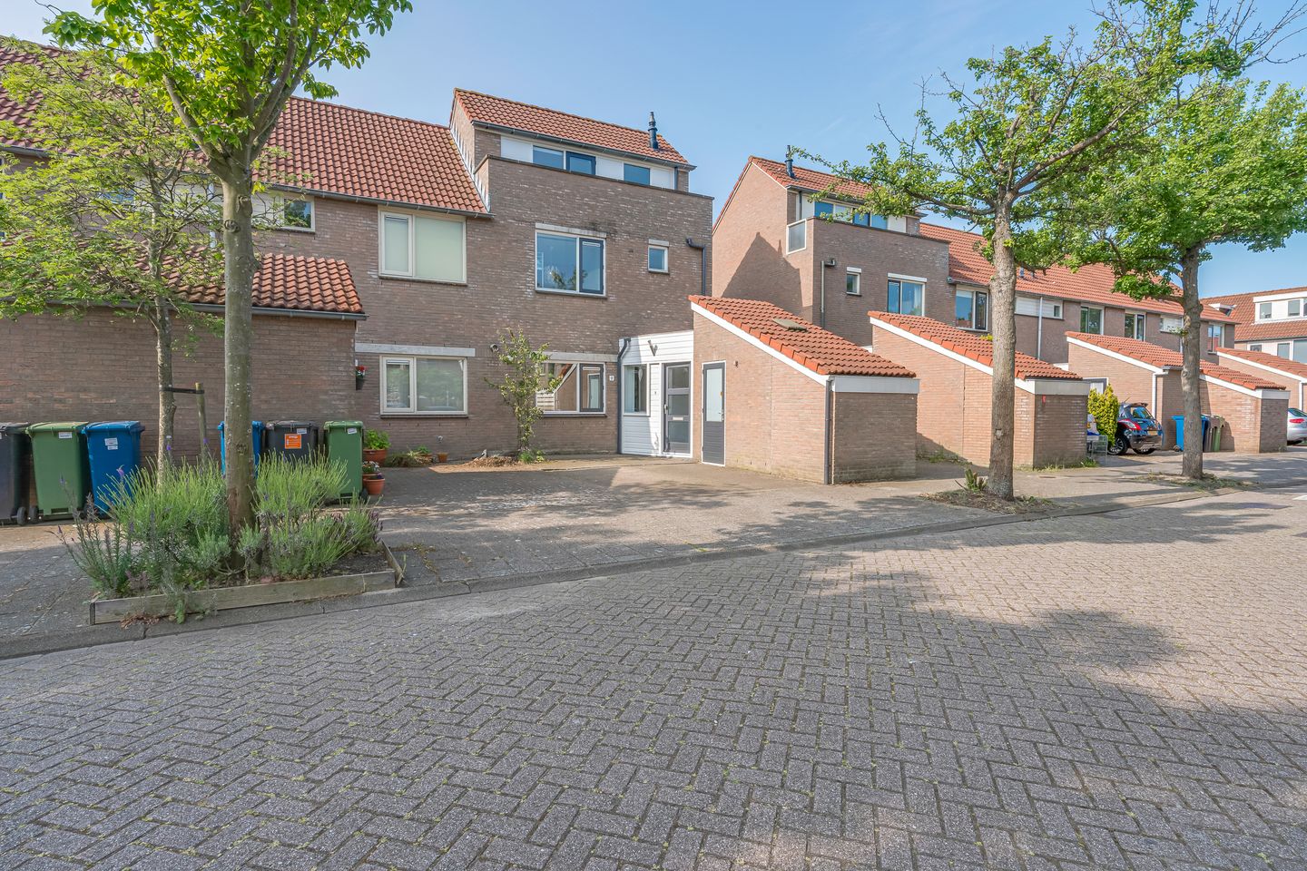 Foto 1 van Henriëtte Roland Holststraat 9