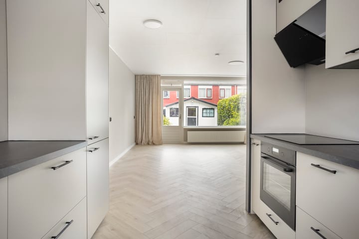 Tussenwoning te koop: Hof van Voorne 18, Bergen Op Zoom