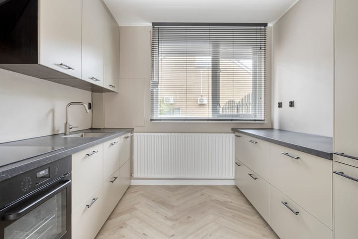 Tussenwoning te koop: Hof van Voorne 18, Bergen Op Zoom