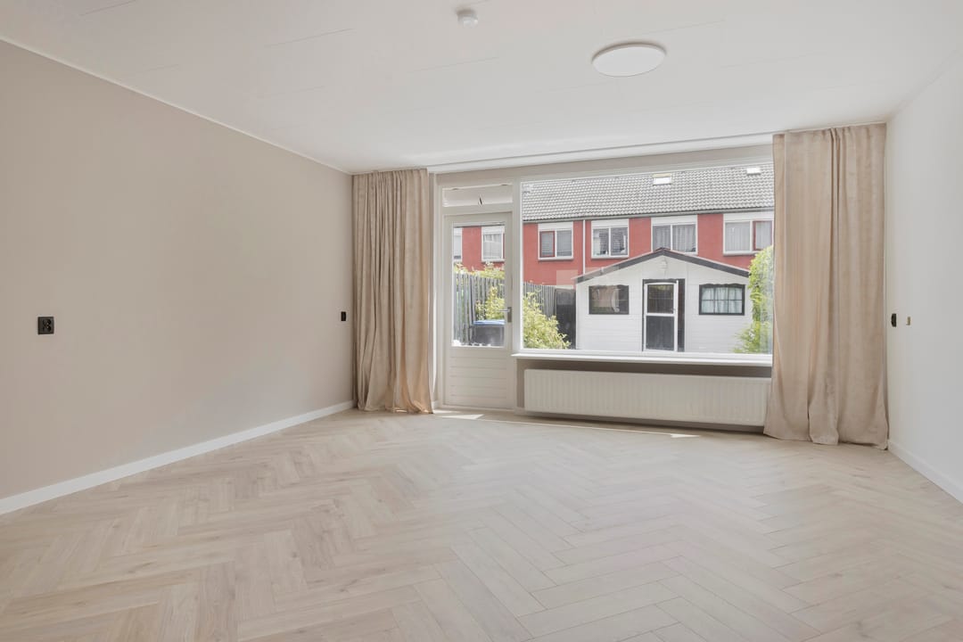 Photo 2 of Hof van Voorne 18