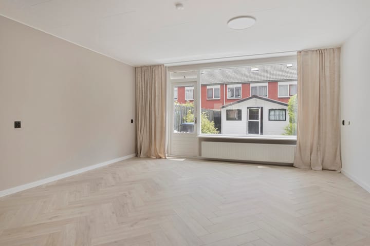 Tussenwoning te koop: Hof van Voorne 18, Bergen Op Zoom