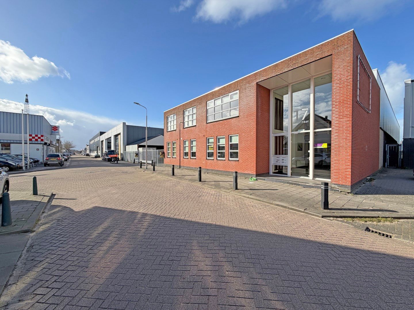 Bekijk foto 2 van Lelystraat 17