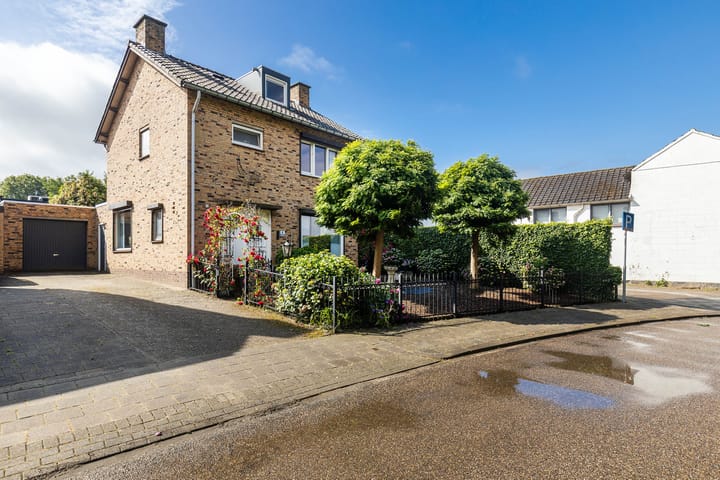 Vrijstaande woning te koop: Kerkstraat 6, Guttecoven