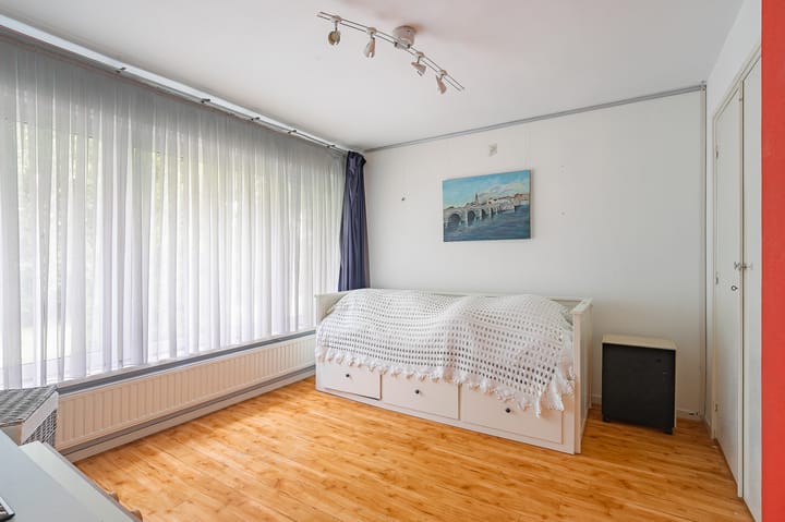 Tussenwoning te koop: Westrand 110, Maastricht