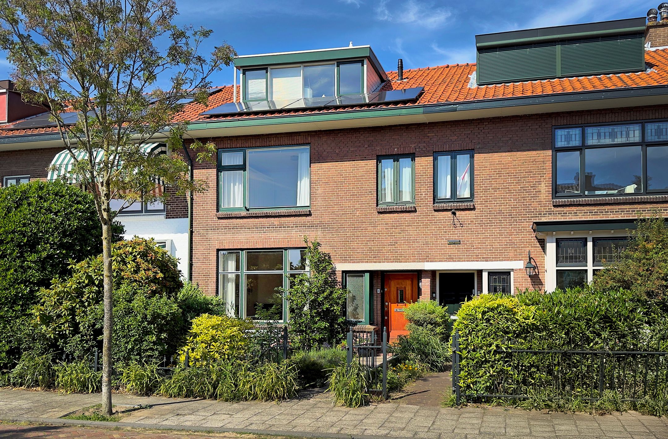 Laan van Sevenstar 6 