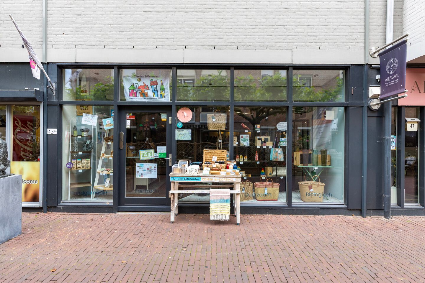 View photo 1 of Markt 45-A