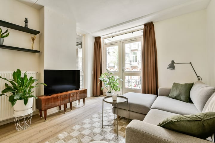Photo 4 of Vrolikstraat 459