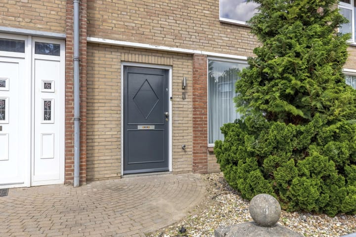 Photo 4 of Adelaertstraat 3