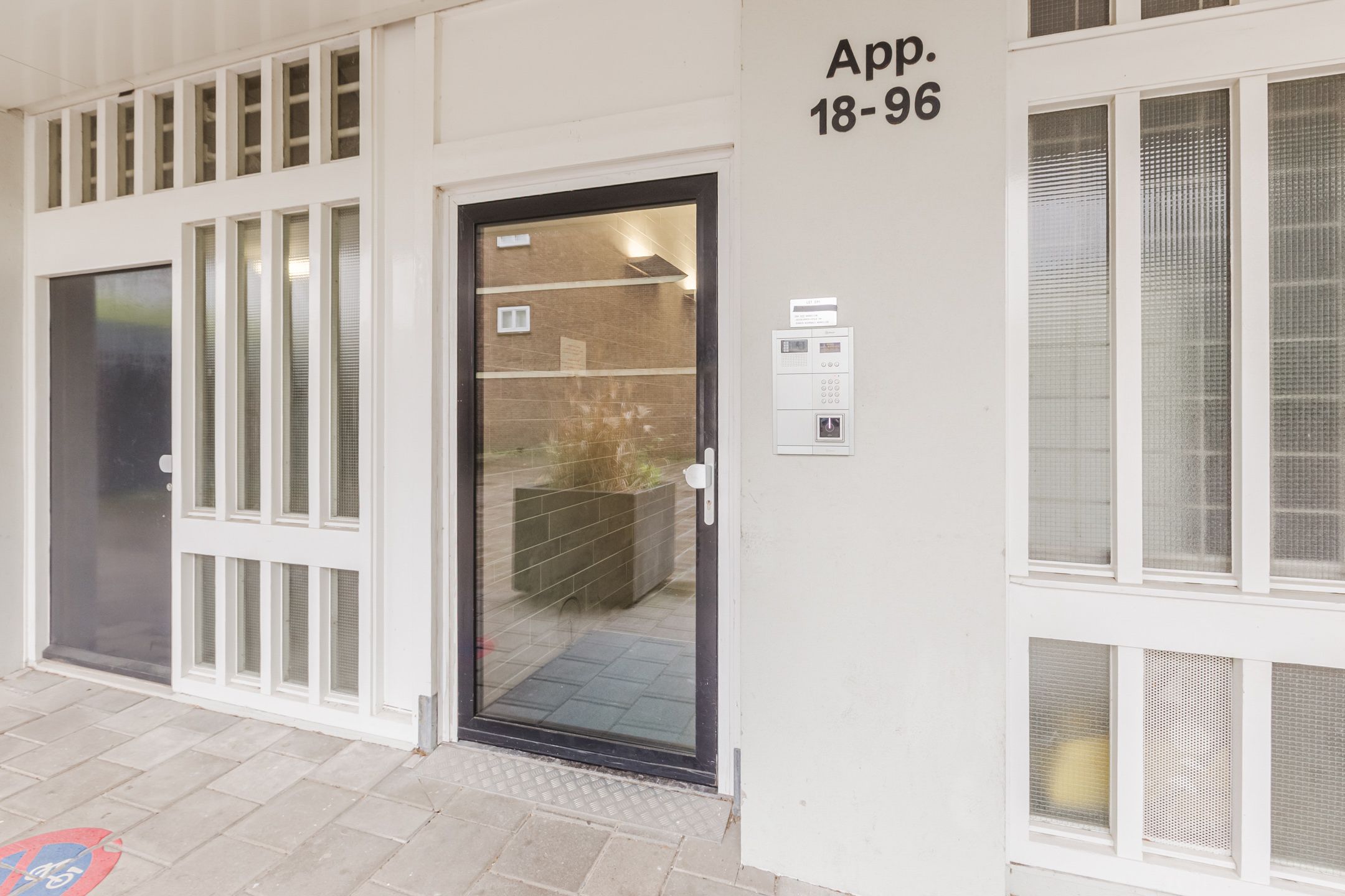 Photo 6 of Maassluisstraat 44