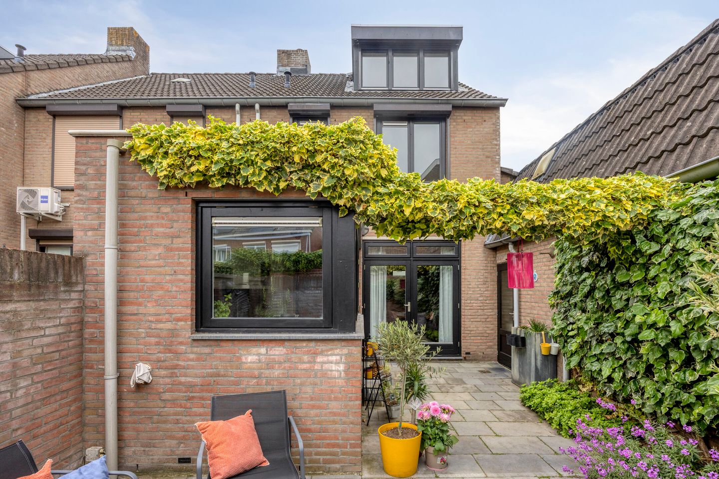Foto 44 van Postduifstraat 18