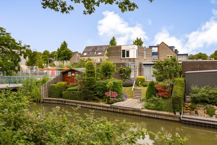 Hoekwoning te koop: Van den Broek-erf 49, Dordrecht