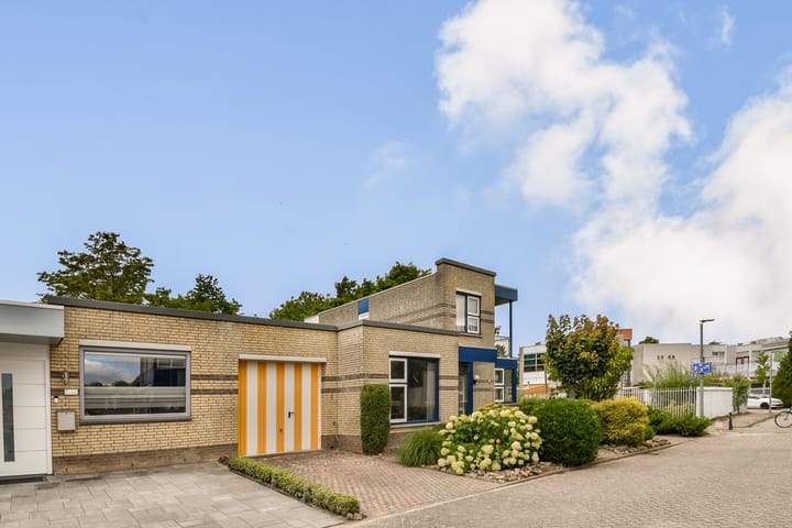 Hoekwoning te koop: Van den Broek-erf 49, Dordrecht