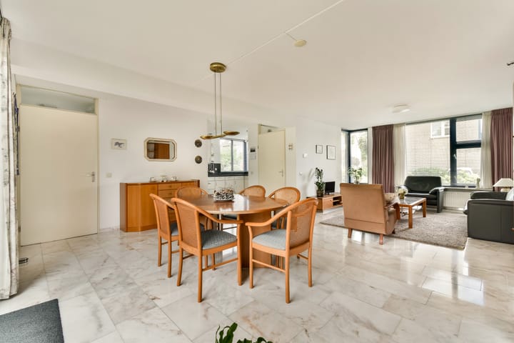 Hoekwoning te koop: Van den Broek-erf 49, Dordrecht
