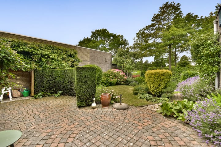 Hoekwoning te koop: Van den Broek-erf 49, Dordrecht