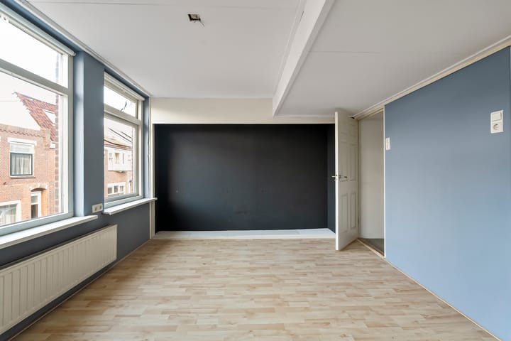 Tussenwoning te koop: Van Galenstraat 37, Den Helder
