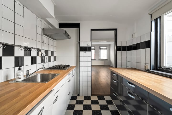 Tussenwoning te koop: Van Galenstraat 37, Den Helder