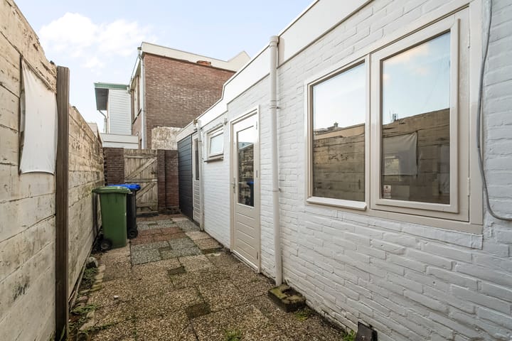 Tussenwoning te koop: Van Galenstraat 37, Den Helder