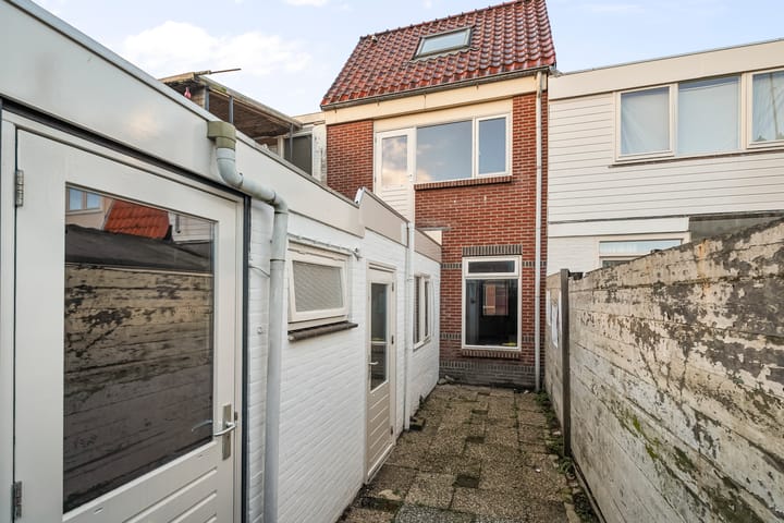 Tussenwoning te koop: Van Galenstraat 37, Den Helder