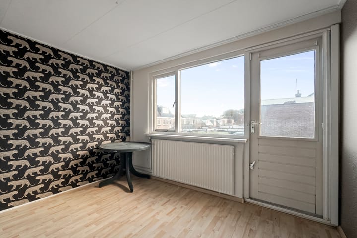 Tussenwoning te koop: Van Galenstraat 37, Den Helder