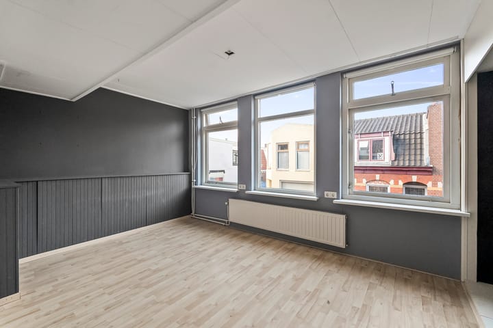 Tussenwoning te koop: Van Galenstraat 37, Den Helder