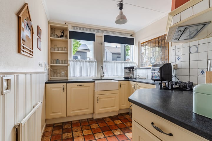 Tussenwoning te koop: Oleanderstraat 4, Breda