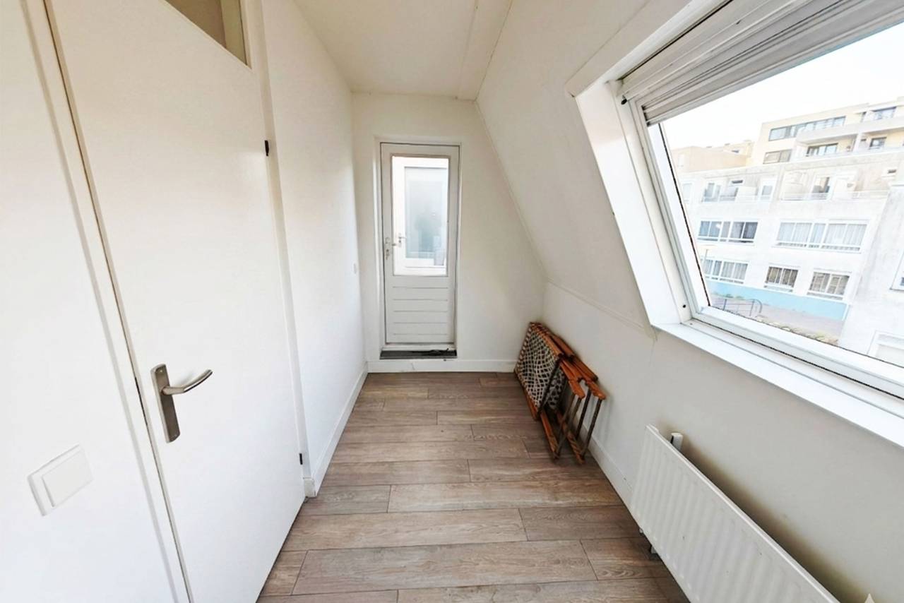 Photo 15 of Wassenaarsestraat 54-A