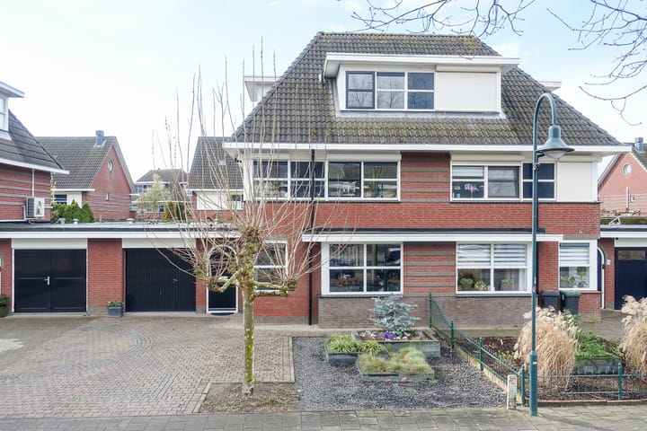 Tussenwoning te koop: Coendersberglaan 67, Helmond