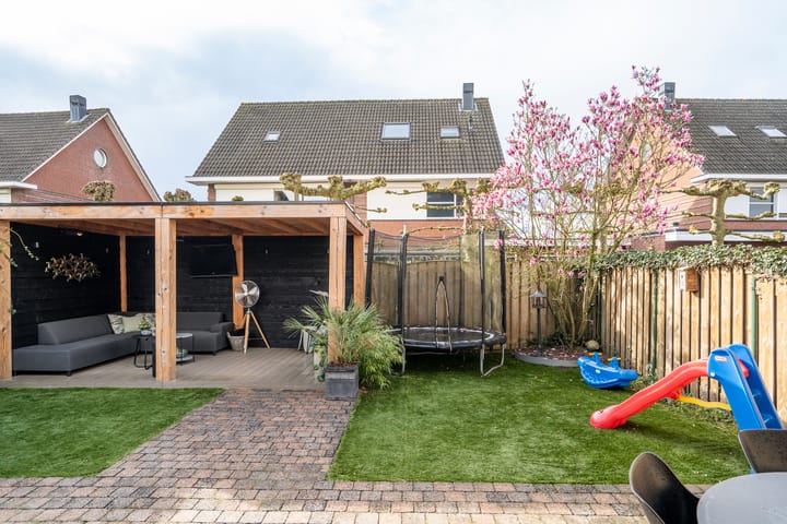 Tussenwoning te koop: Coendersberglaan 67, Helmond