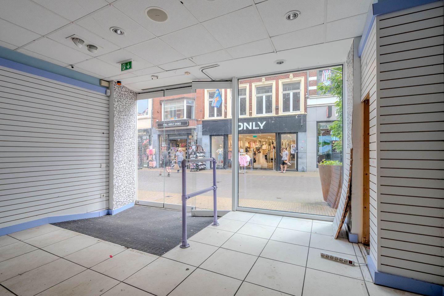 View photo 4 of Lomstraat 7