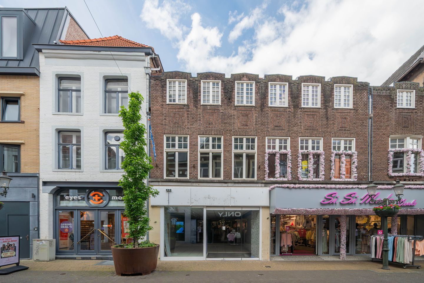 View photo 2 of Lomstraat 7