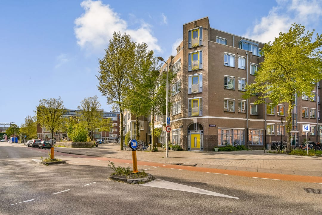 Photo 7 of Pontanusstraat 23-D