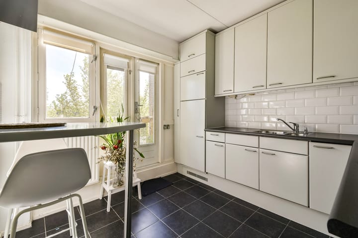 Photo 4 of Pontanusstraat 23-D