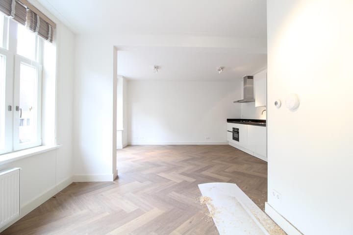Photo 4 of Jacob van Wassenaar Obdamstraat 18-1