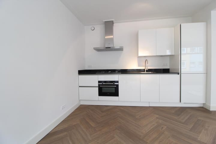 Photo 5 of Jacob van Wassenaar Obdamstraat 18-1