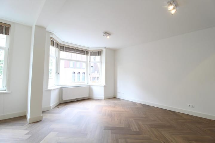 Photo 2 of Jacob van Wassenaar Obdamstraat 18-1