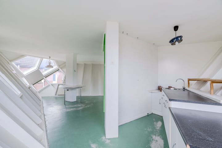 Tussenwoning te koop: Piet Blomplein 7, Helmond